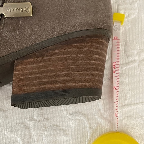 Blondo Villa Waterproof Suede Ankle Boots (EUC) - Picture 5 of 9